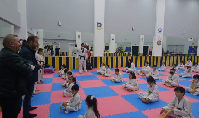 Derince'de tekvando şöleni