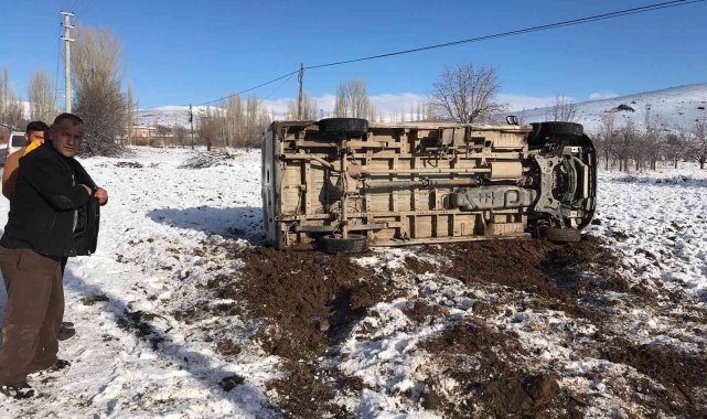 Devrilen minibüsün boş olması yaşanabilecek facianın önüne geçti