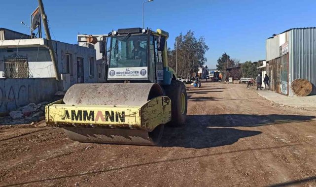 Didim&#039;de yol düzenleme çalışmaları sürüyor