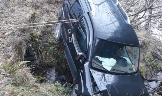 Direksiyon başında kalp krizi geçiren sürücü dereye uçtu