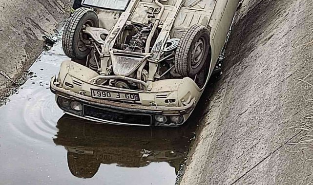 Direksiyon hakimiyetini kaybetti sulama kanalına düştü