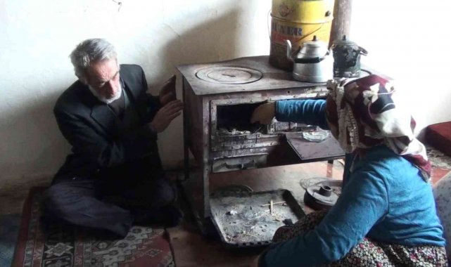 Dirik ailesi kentsel dönüşümde yıkılmayı bekleyen evde zor günler yaşıyor