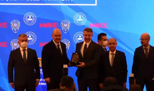 Diyarbakır Emniyeti &#039;NARKO-ALAN 2.0&#039; birincilik ödülünü Bakan Soylu&#039;nun elinden aldı