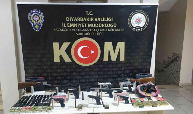 Diyarbakır'da 25 adrese eş zamanlı operasyonda çok sayıda silah ele geçirildi: 18 gözaltı