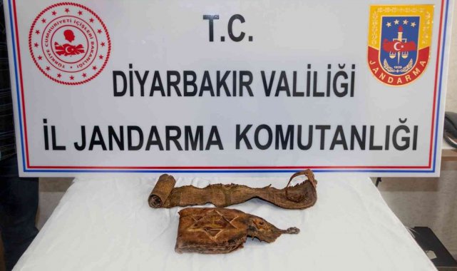 Diyarbakır'da İbranice el yazmalı kitap ve fermanı 20 bin dolara satarken yakalandılar