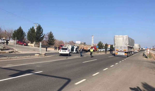 Diyarbakır'da kamyonet ile otomobil çarpıştı: 1 ağır yaralı