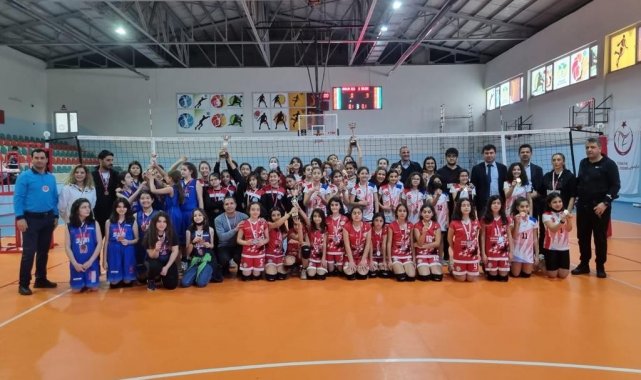 Diyarbakır'da minikler voleybol müsabakaları tamamlandı