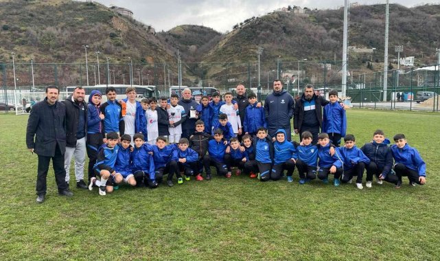 Diyarbakırlı genç futbolcular Trabzon'da şampiyon oldu