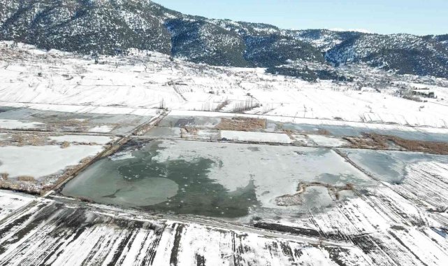 Donan Karaman Gölü havadan görüntülendi