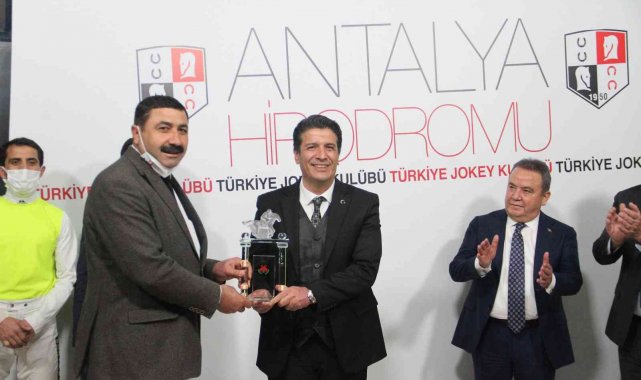 Döşemealtı Hipodrom koşusunu 'Kübra Hanım' kazandı