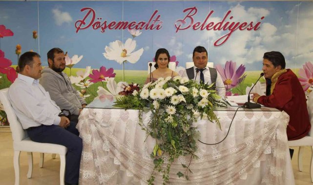 Döşemealtı Nikah Dairesi'nde özel gün yoğunluğu