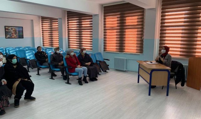 Dumlupınar'da eğitim kurumlarındaki gıda çalışanlarına hijyen eğitimi