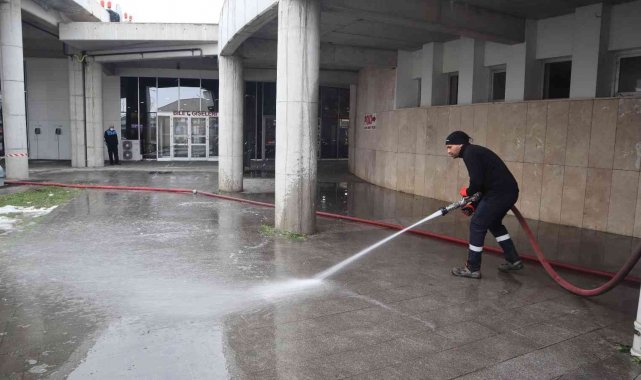 Düzce Belediyesi terminalde temizlik yaptı
