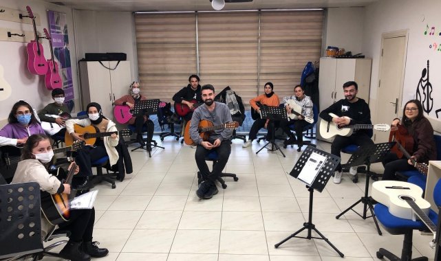 Düzce'de gitar kursuna ilgi büyük