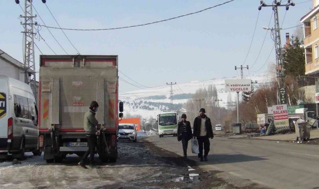 Düzensiz göçmenlerin yolculuğu Kars'ta son buldu