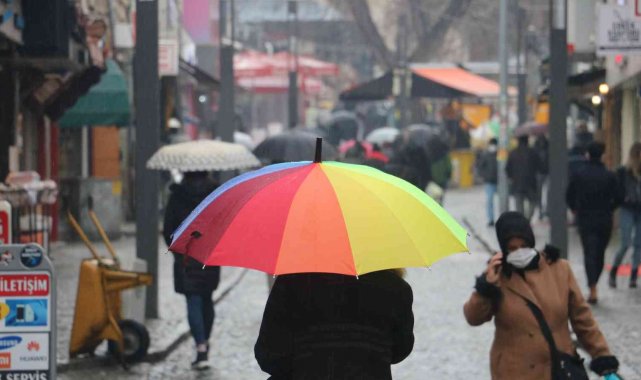 Edirne'de sağanak yağış etkili oluyor
