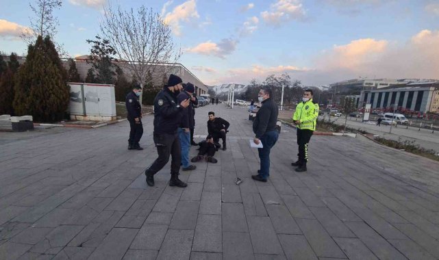 Ekipleri peşine taktı, kovalamaca sonucu belinde silahla yakalandı