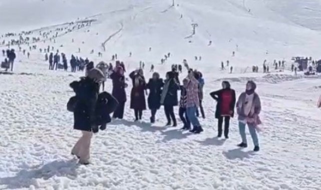 Elazığ Hazarbaba Kayak merkezinde vatandaşlar doyasıya eğlendi