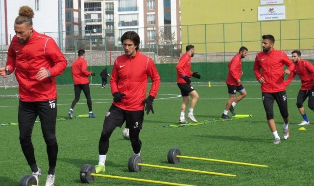 Elazığ Karakoçan FK, topbaşı yapıyor