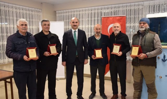 Emekli olan personele veda yemeği ve plaket