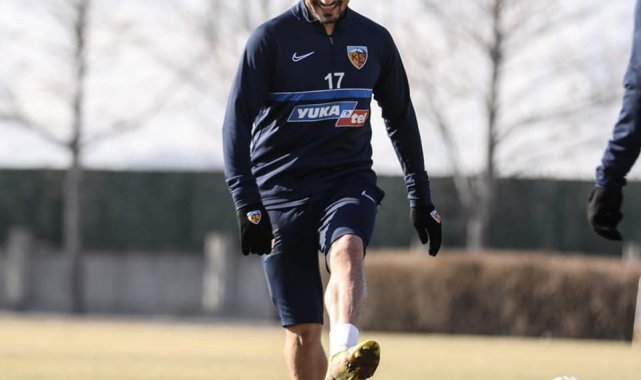 Emrah Başsan ısınmada sakatlandı