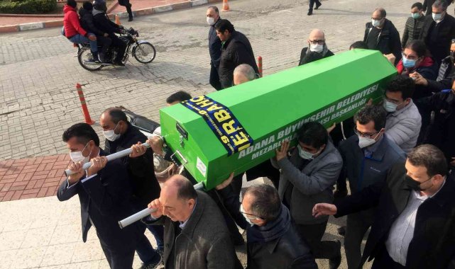 Emre Karayel babasını Fenerbahçe atkısıyla uğurladı