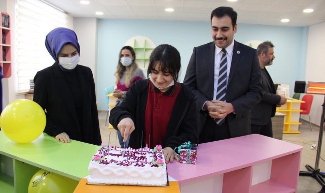 En çok kitap okuyan öğrenciye doğum günü sürprizi