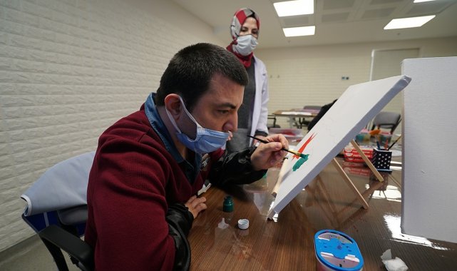 Engelli vatandaşlar eğlenirken öğreniyor