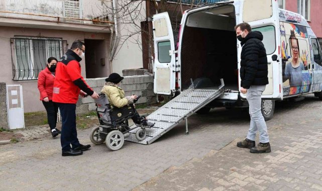 Engelsiz hizmet aracı yollarda