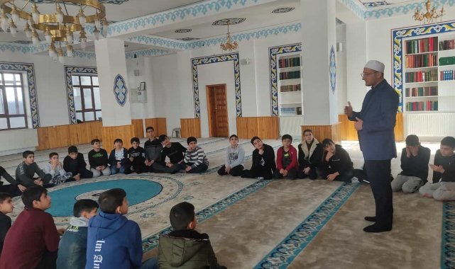 Erciş'te "Gençliğe Değer Ara Dönem Kampı" başladı