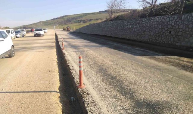 Erdek-Bandırma karayolu onarılıyor