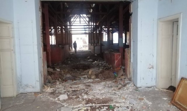 Erdek'te Marmarabirlik eski binası yıkılıyor