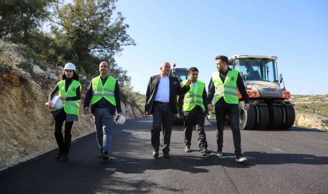 Erdemli Belediyesi, yaptığı yolarla üretimin önündeki engelleri kaldırıyor