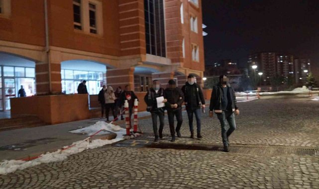 Erkekleri tuzağa düşürerek şantajla senet imzalatan şebeke çökertildi