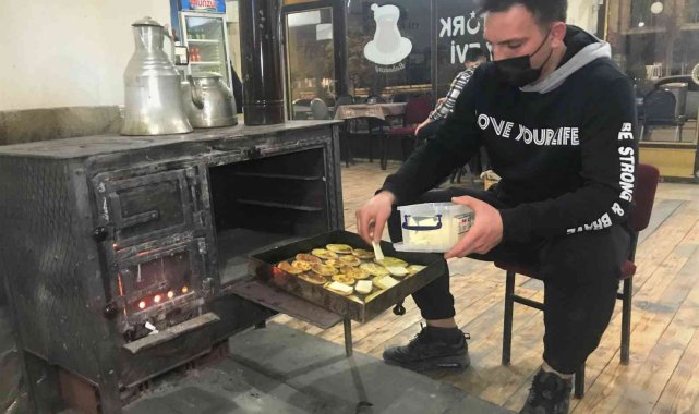 Erzincan&#039;da soğuk kış gecelerinin vazgeçilmez lezzeti kaşarlı patates