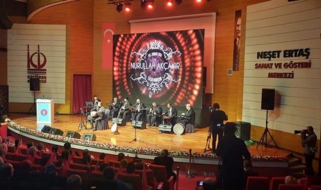 Erzurumlu halk müziği sanatçısı Nurullah Akçayır'ın 41. sanat yılı özel konserine büyük ilgi