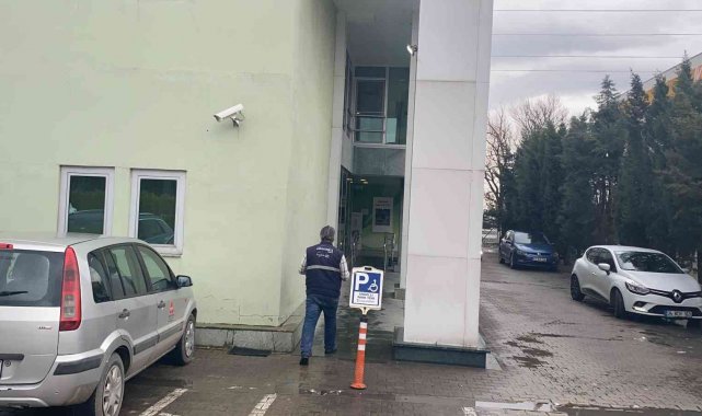 Eşini silah zoruyla kaçırdı, araçta darp etti