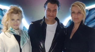 Eski Eşi ile Yıllar Sonra Düet İçin Bir Araya Geldi