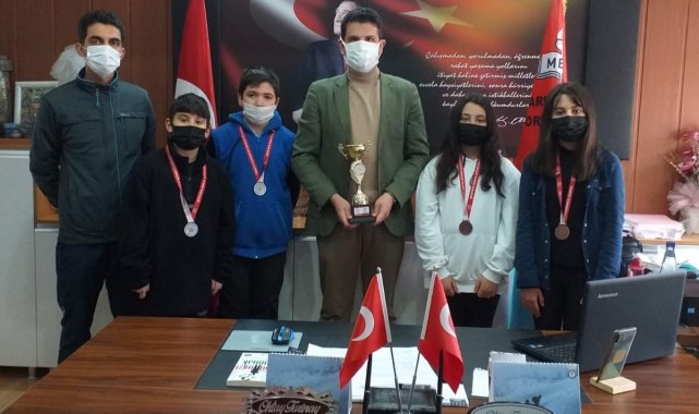 Eskişehir Ticaret Borsası Ortaokulu madalyaya doymuyor