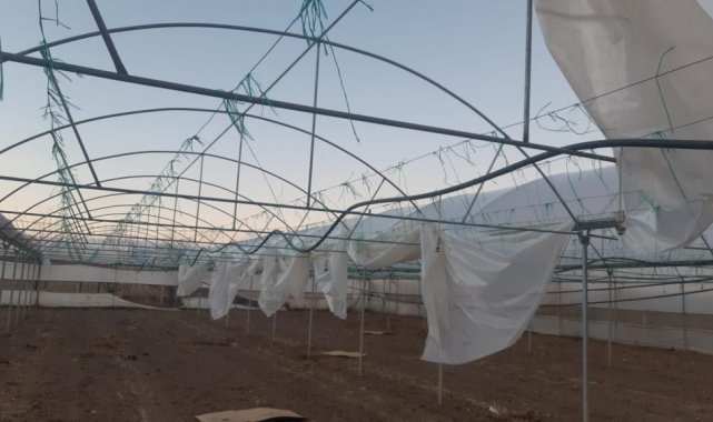 Eskişehir&#039;de şiddetli lodos seralara maddi zarar verdi