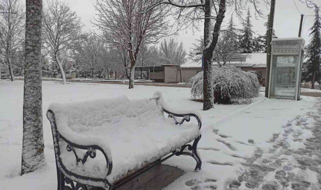 Eskişehir'in yüksek kesimlerinde kar etkili oldu