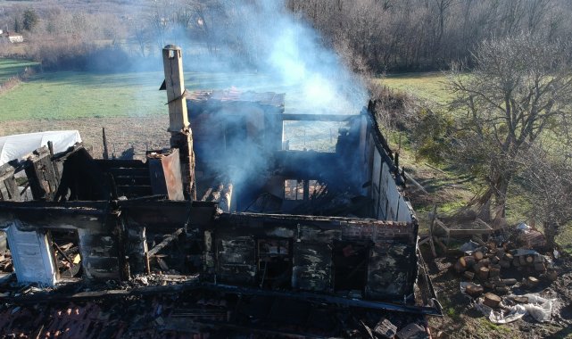 Evi yanan aile yardım bekliyor