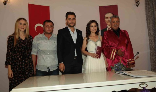 Evlilik için 02.02.2022 tarihini seçtiler