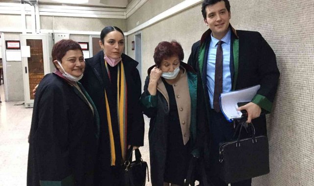 Ezgi Mola 'hakaret' suçundan hakim karşısına çıktı