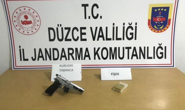 Fabrikaya kurusıkı tabancayla girmeye çalışınca yakalandı