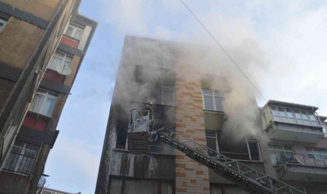 Fatih&#039;te korkutan yangın