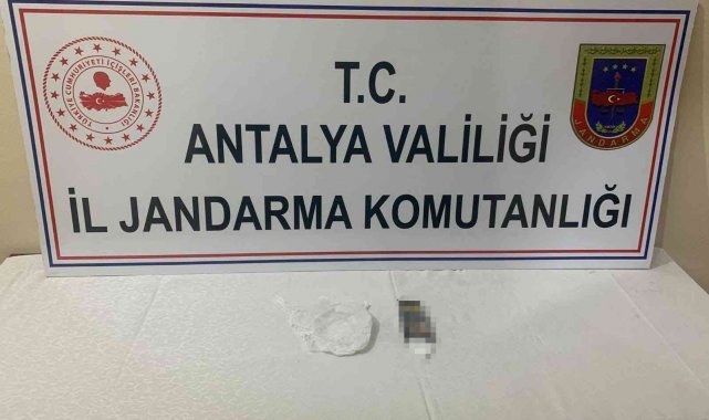 Finike&#039;de jandarmadan uyuşturucu operasyonu