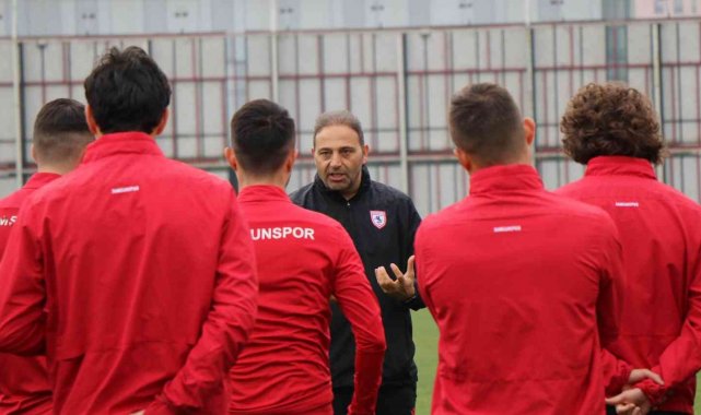 Fuat Çapa: &quot;Ümraniyespor maçı ligin en önemli maçı olacak&quot;