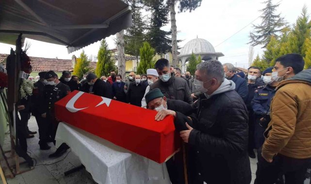 Futbol maçında kalp krizi geçiren uzman çavuş Amasya&#039;da son yolculuğuna uğurlandı