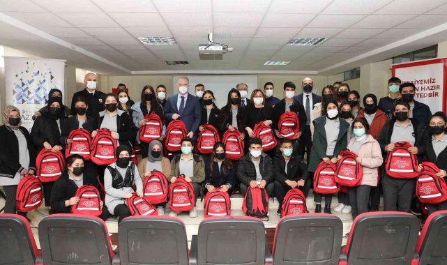 Gazaintep'te 10 bin öğrenciye deprem eğitimi ve acil durum çantası